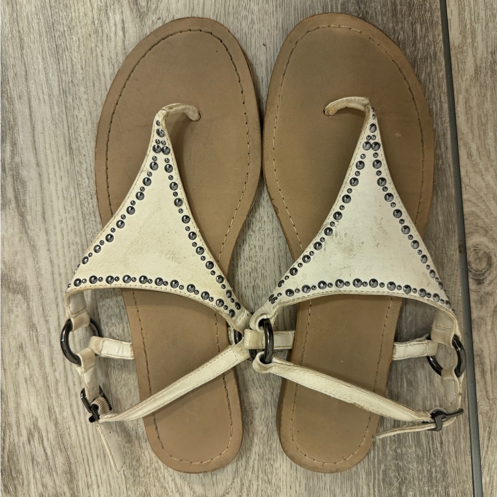 Simply Vera Vera Wang Tan and White Sandals with Lacy Perforations